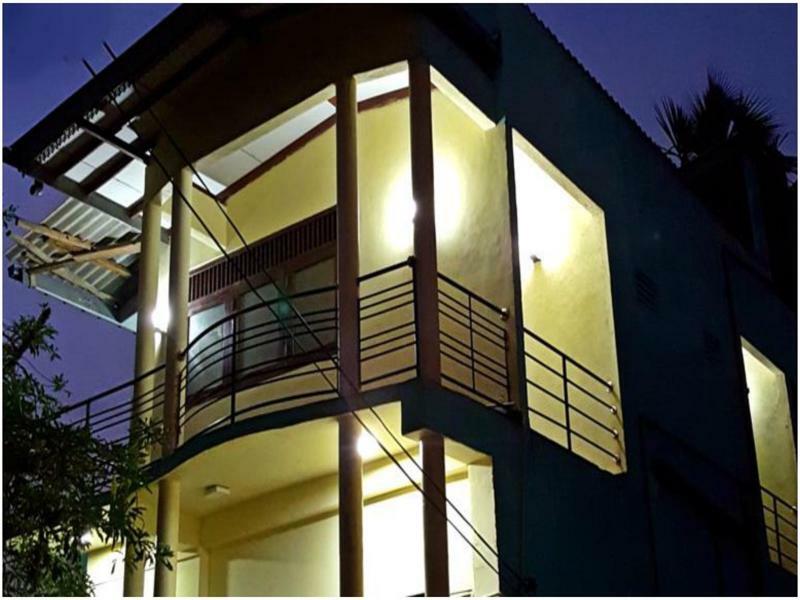 City Centre Lodge Ponnarankulama Exterior foto